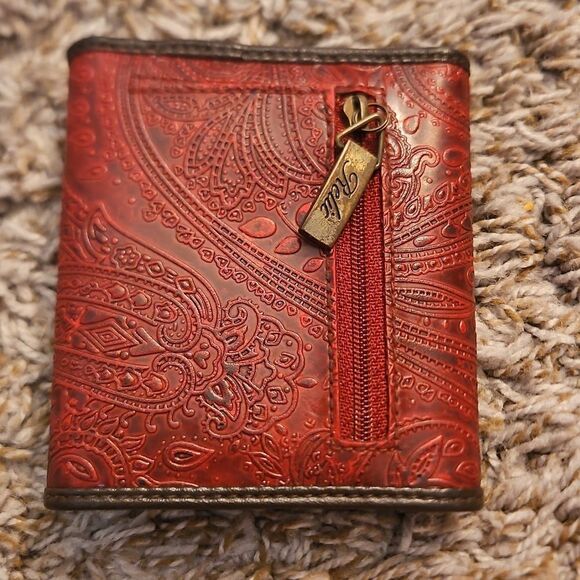 Relic Red Tooled Paisley Leather Trifold Wallet | Excellent Condition - Picture 2 of 5